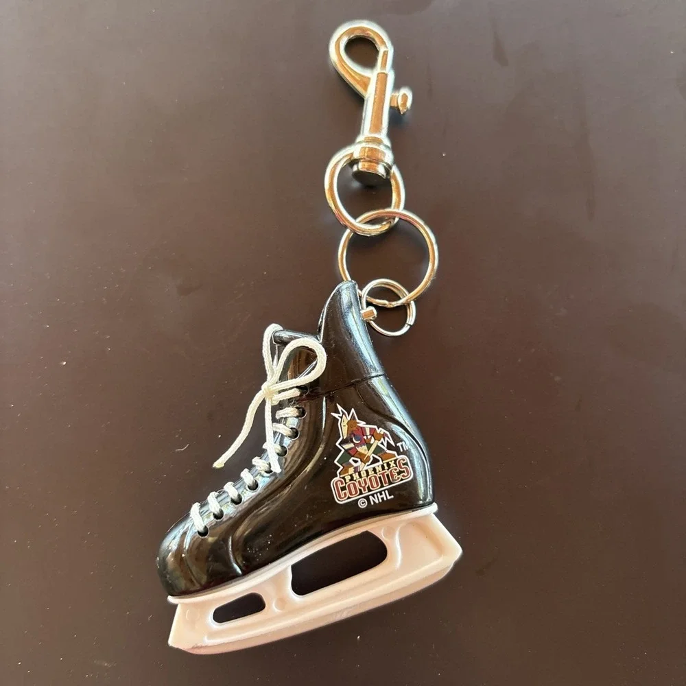 Phoenix Coyotes 1997 Defunct Team Ice Skate NHL Hockey Retro Keychain vintage